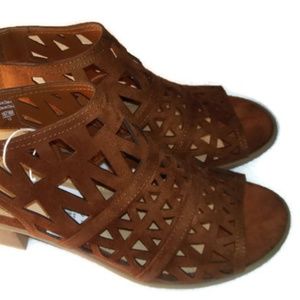 American Eagle Block Heel Slip On Shoe 6 1/2 Suede